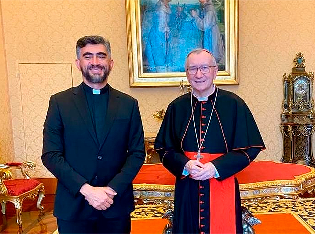 Reitor da PUC-Rio, Pe. Anderson Antonio Pedroso, S.J., com o Cardeal Pietro Parolin, Secretário de Estado do Vaticano.